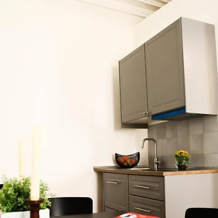 Pietra Square Apartment *