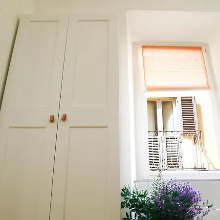 Pietra Square Apartment