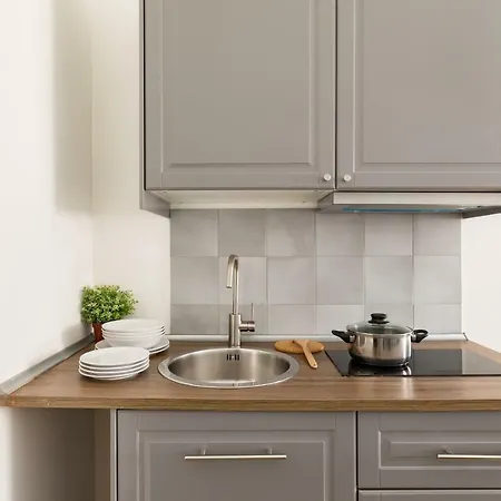 Pietra Square Apartment *